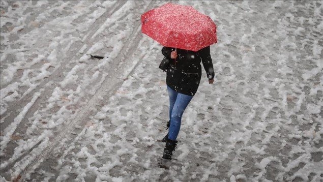 VRIJEME: Prije podne oblačno sa kišom, a potom susnježica i snijeg