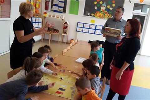 DOBOJ: Uručena društvena igra "Igrom kroz Srpsku"