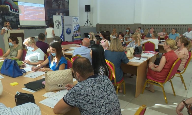 DOBOJ: Počela obuka profesora u sklopu projekta „Tabla”