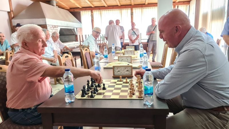 DOBOJ: Počeo šahovski turnir za penzionere