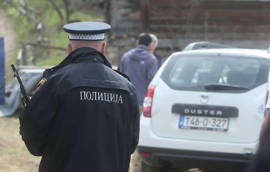 DOBOJ: Pijan izazvao nesreću, PA ŠAKOM udario policajce