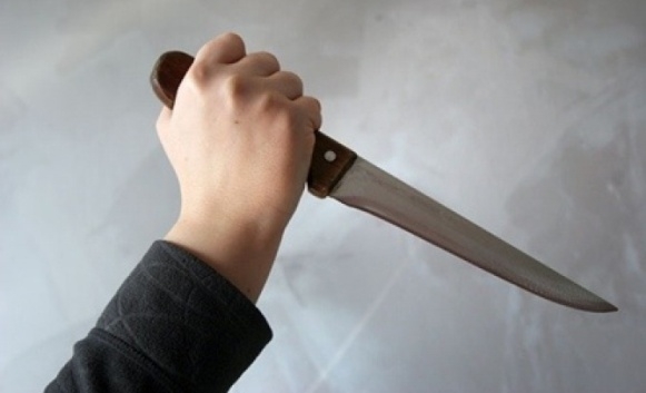 DOBOJ: Nakon svađe sina ubola nožem u leđa