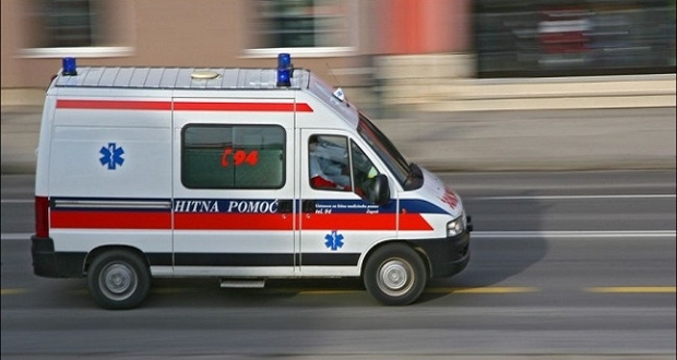 SREĆA U NESREĆI Dobojliju udario automobil u krugu bolnice