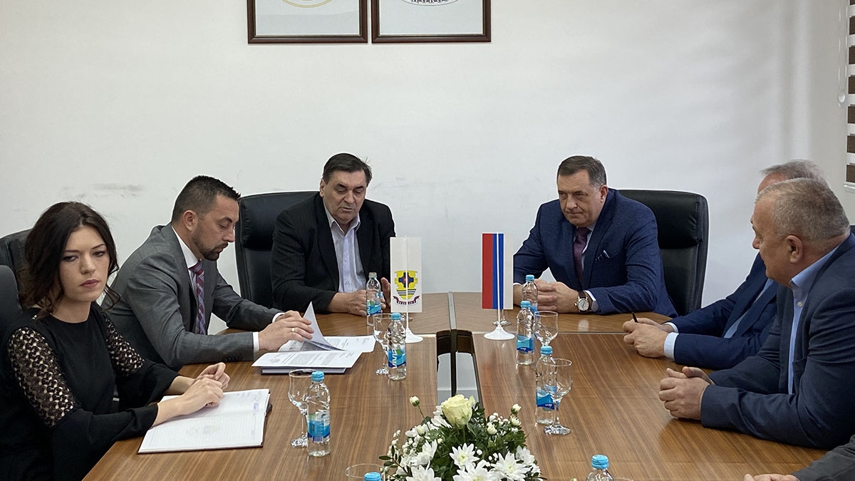 DOBOJ: Dodik arbitrirao u sporu, podela imovine dve opštine trajala šest godina