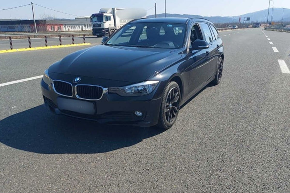 DOBOJ: Zbog duga od skoro 80.000 KM policija oduzela skupocjeni BMW