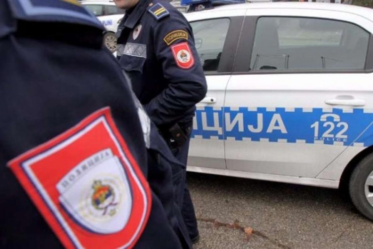 DOBOJ: Lopovi iz kuće odnijeli rakiju i pušku