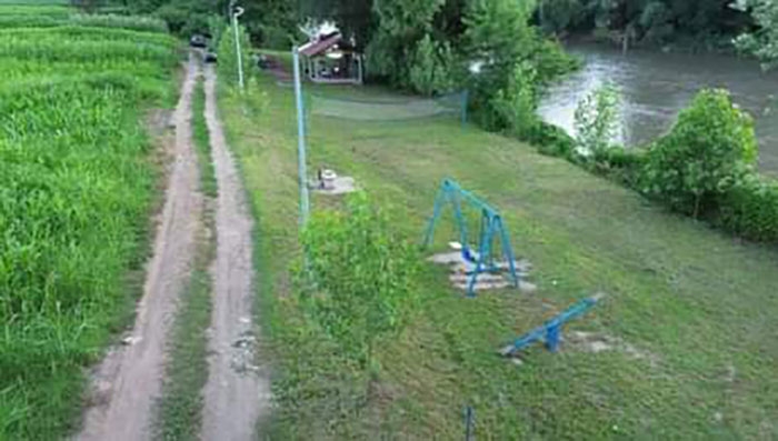 DOK PO DOBOJU KRUŽI "TURISTIČKO VOZILO": Žitelji Pridjela Gornjeg uredili obalu Bosne. (FOTO)