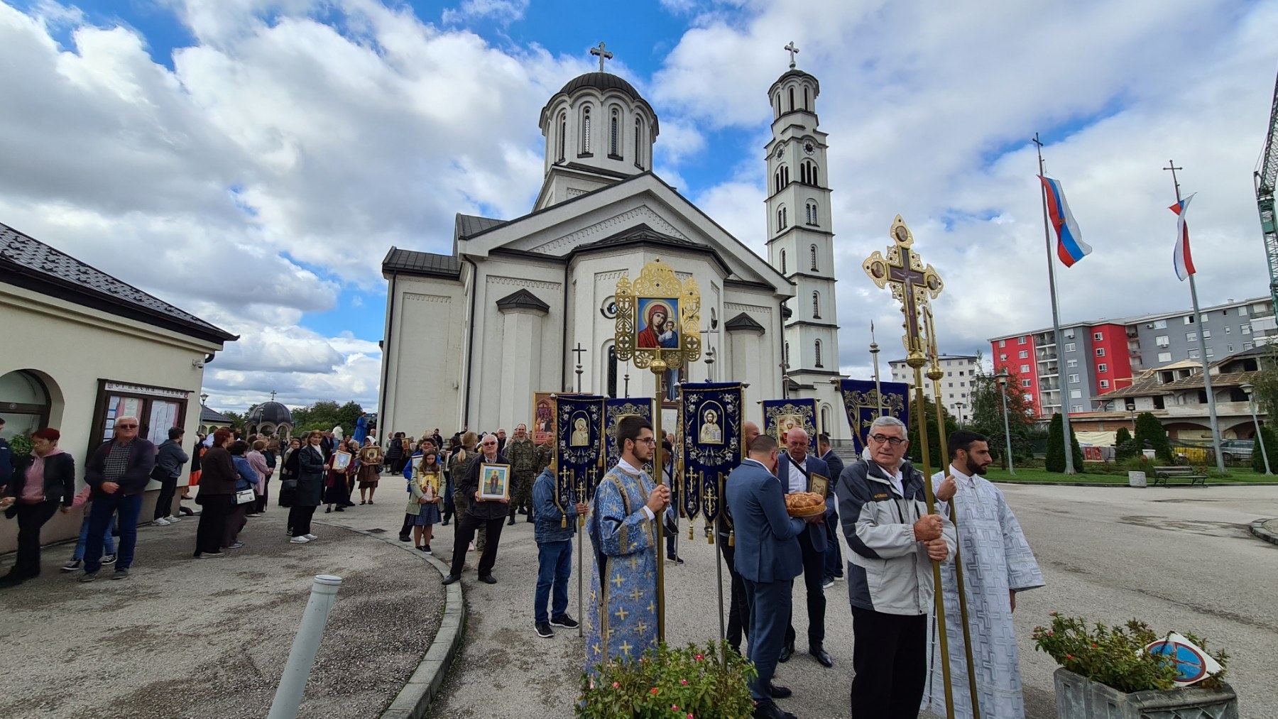 DOBOJ: Litija krenula gradskim ulicama