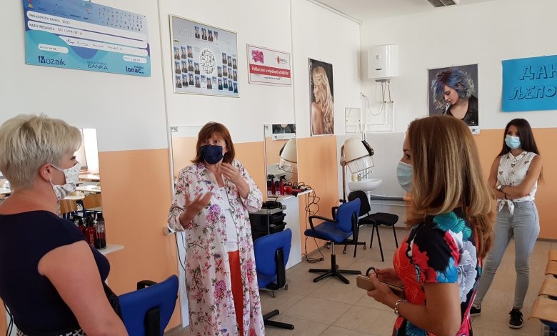 DOBOJ: U Ekonomskoj školi otvoren kabinet za frizere