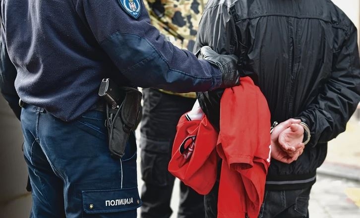 DOBOJ: Rasvijetljena krađa 17.800 maraka iz kuće, lopovi iskoristili posjetu patrijarha