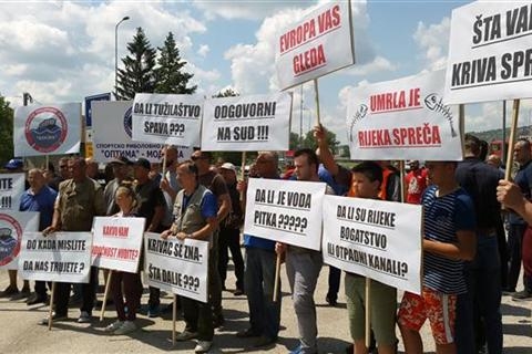 DOBOJ: Održani mirni protesti zbog akcidenta u Spreči