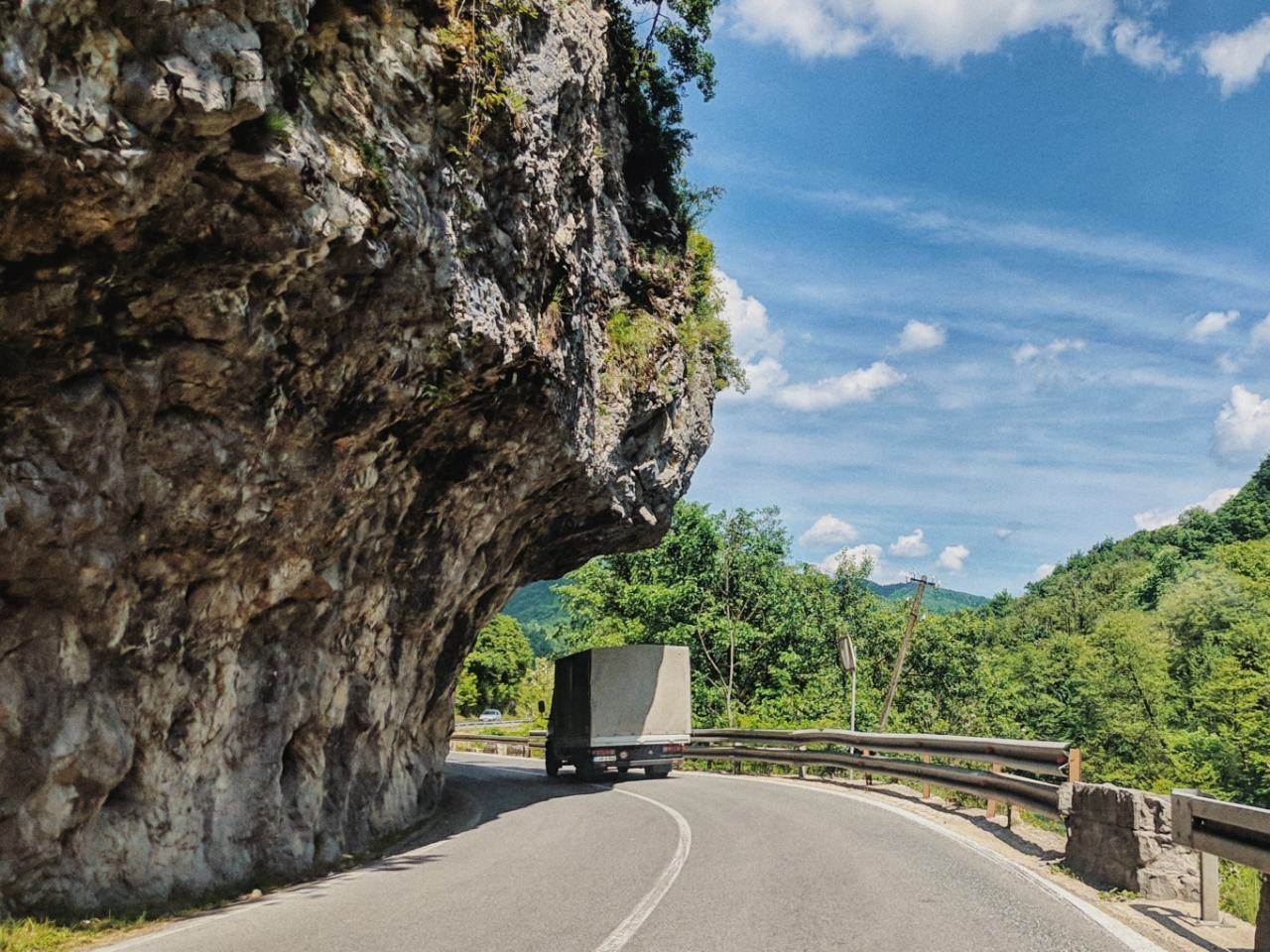 PUTEVI: Nesmetano odvijanje saobraćaja, obustava kroz kanjon Tijesno