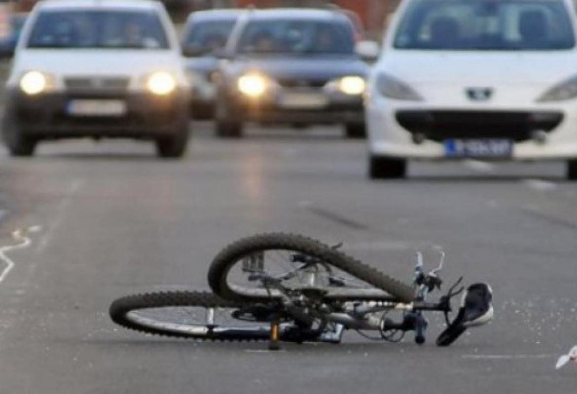 DOBOJ: Biciklista poginuo u sudaru sa automobilom