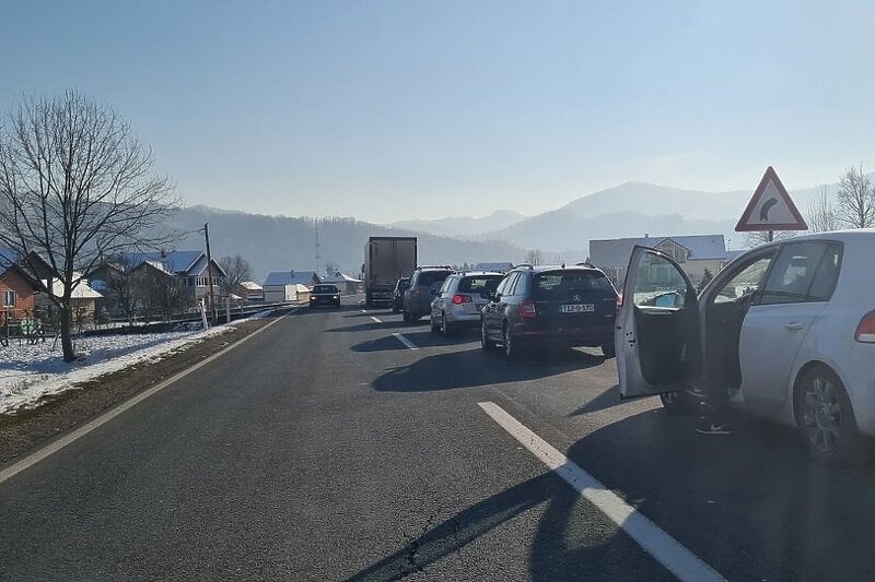 MAGISTRALNI PUT M-17 Pet osoba povređeno u saobraćajnoj nesreći kod Maglaja