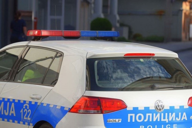 DOBOJ: Ukradeno vozilo "nisan"