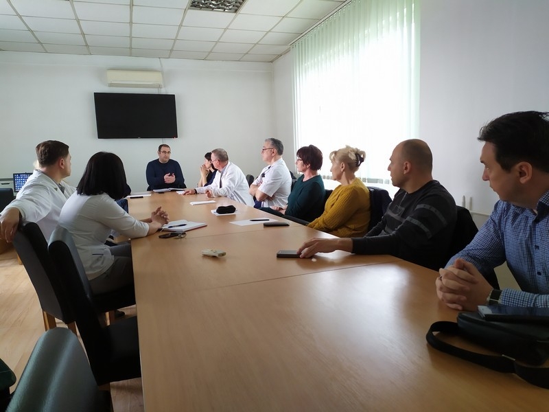 BOLNICA DOBOJ: Radni sastanak uprave sa doktorima i načelnicima odjeljenja