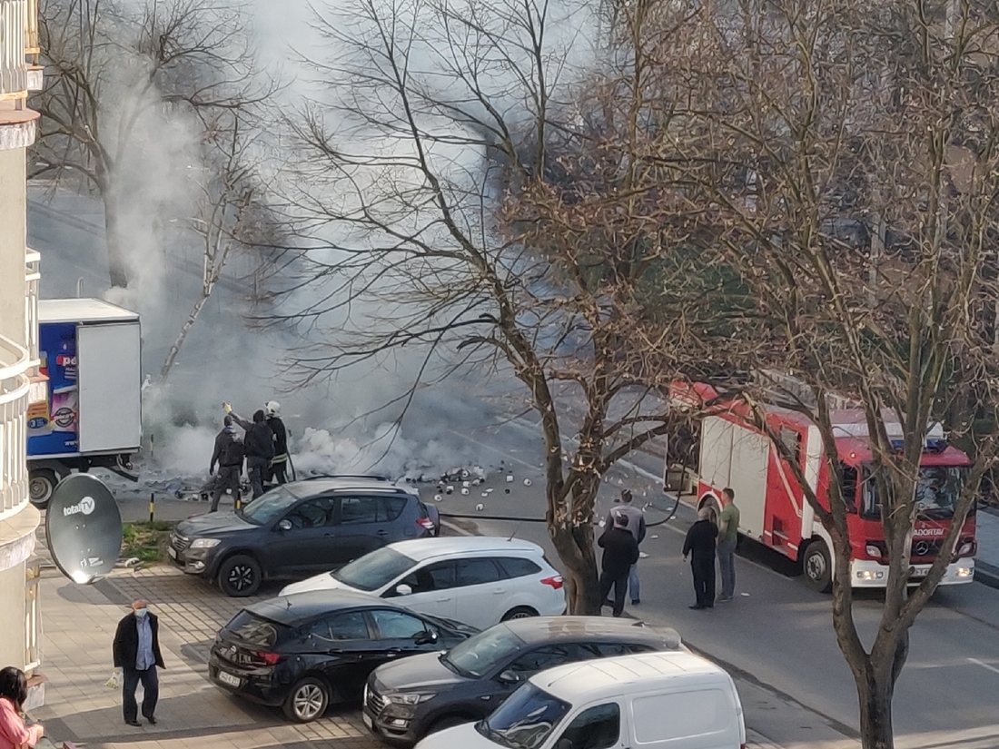 DOBOJ: Zapalio se kamion sa toalet papirom