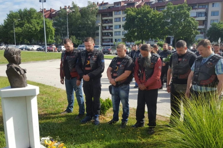 DOBOJ: "Noćni vukovi" odali počast Gostiću