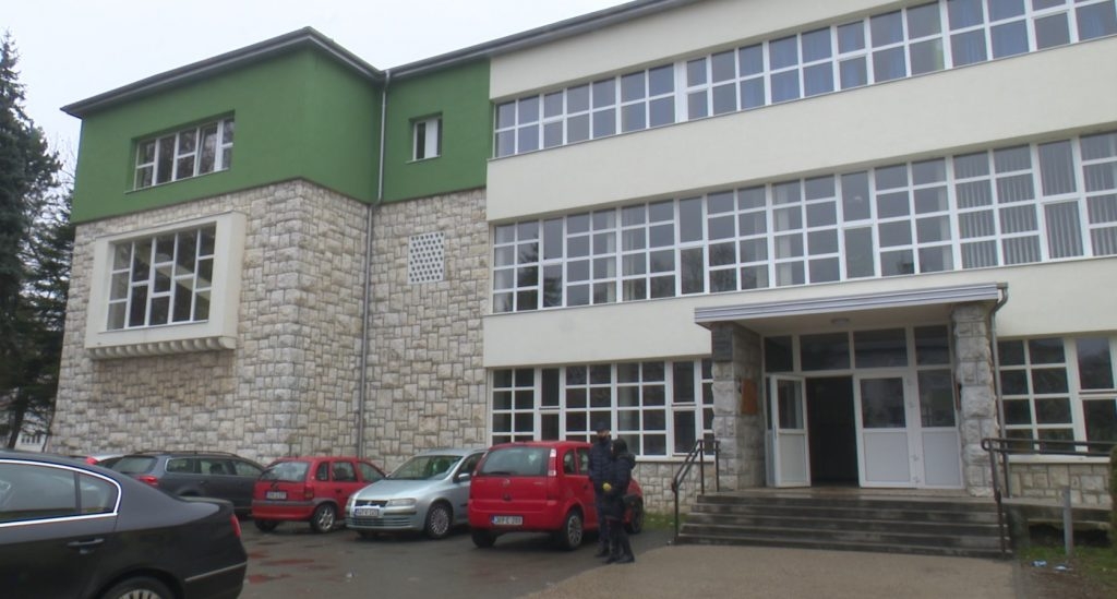 DOBOJ: Gimnazija "Jovan Dučić" počela sa redovnom nastavom