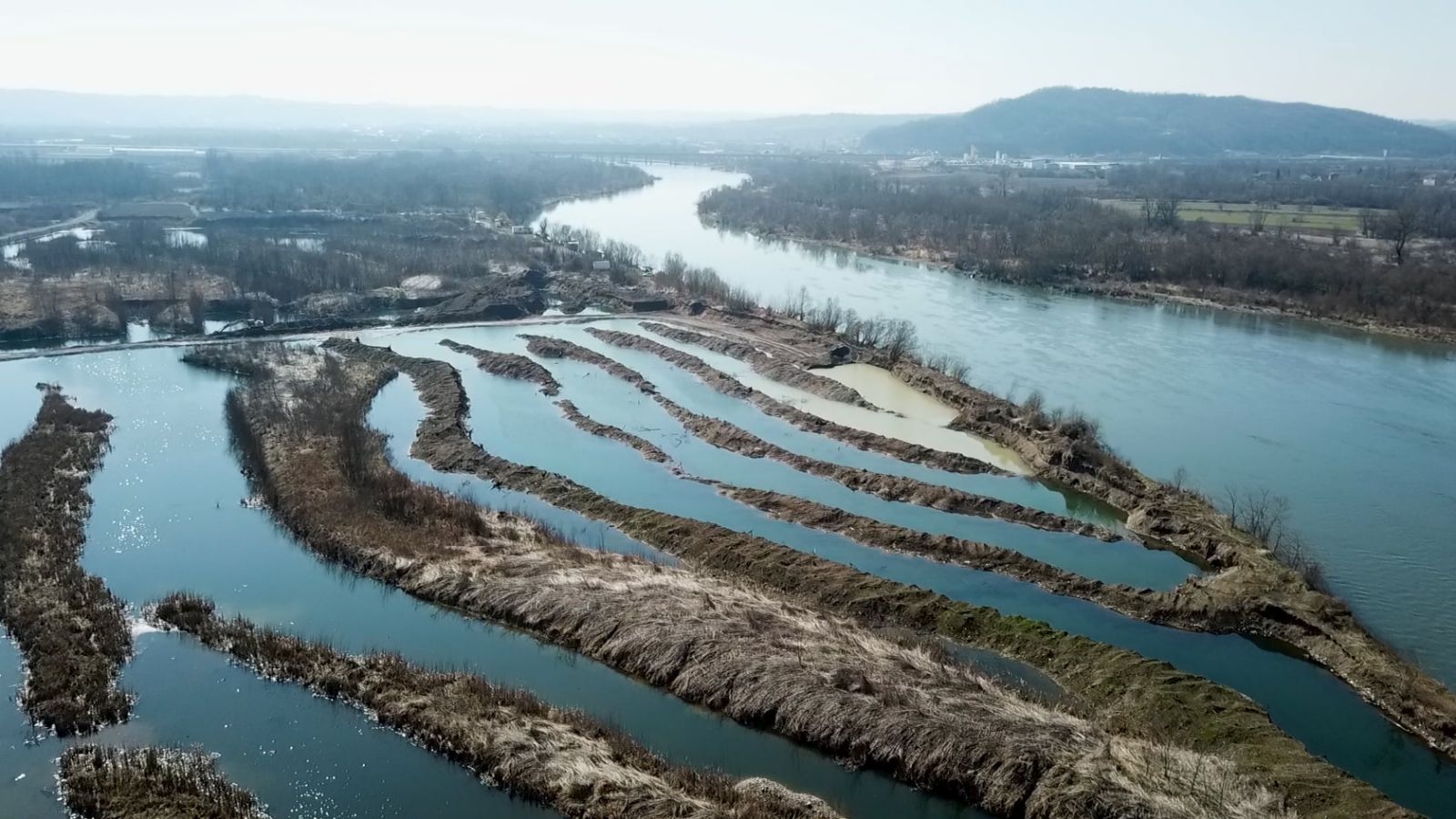 DOBOJ: Dobojlija osumnjičen za nezakonitu eksploataciju šljunka, ostvario korist od 1,4 miliona KM