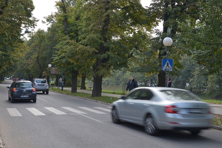 PUTEVI: Povoljni uslovi za vožnju, bez gužve na graničnim prelazima