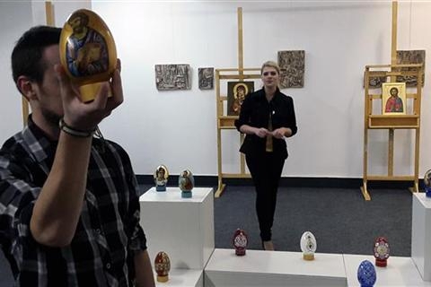 DOBOJ: Organizovana aukcija vaskršnjih jaja (FOTO)