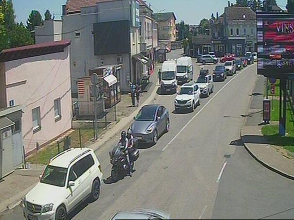 GRANIČNI PRELAZI: Duga kolona vozila na granici sa Hrvatskom