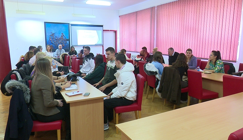 DOBOJ: Održan okrugli sto na temu „Pravo djece na zdravu životnu sredinu” (VIDEO)