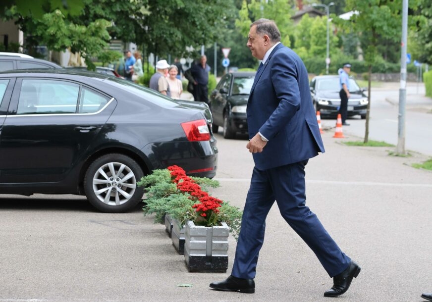 "NE MOGU PJEŠE" Milorad Dodik svjedoči na suđenju Obrenu Petroviću