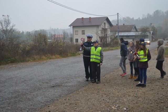 DOBOJ: Opremljena školska saobraćajna sekcija u Sjenini Rijeci (FOTO)