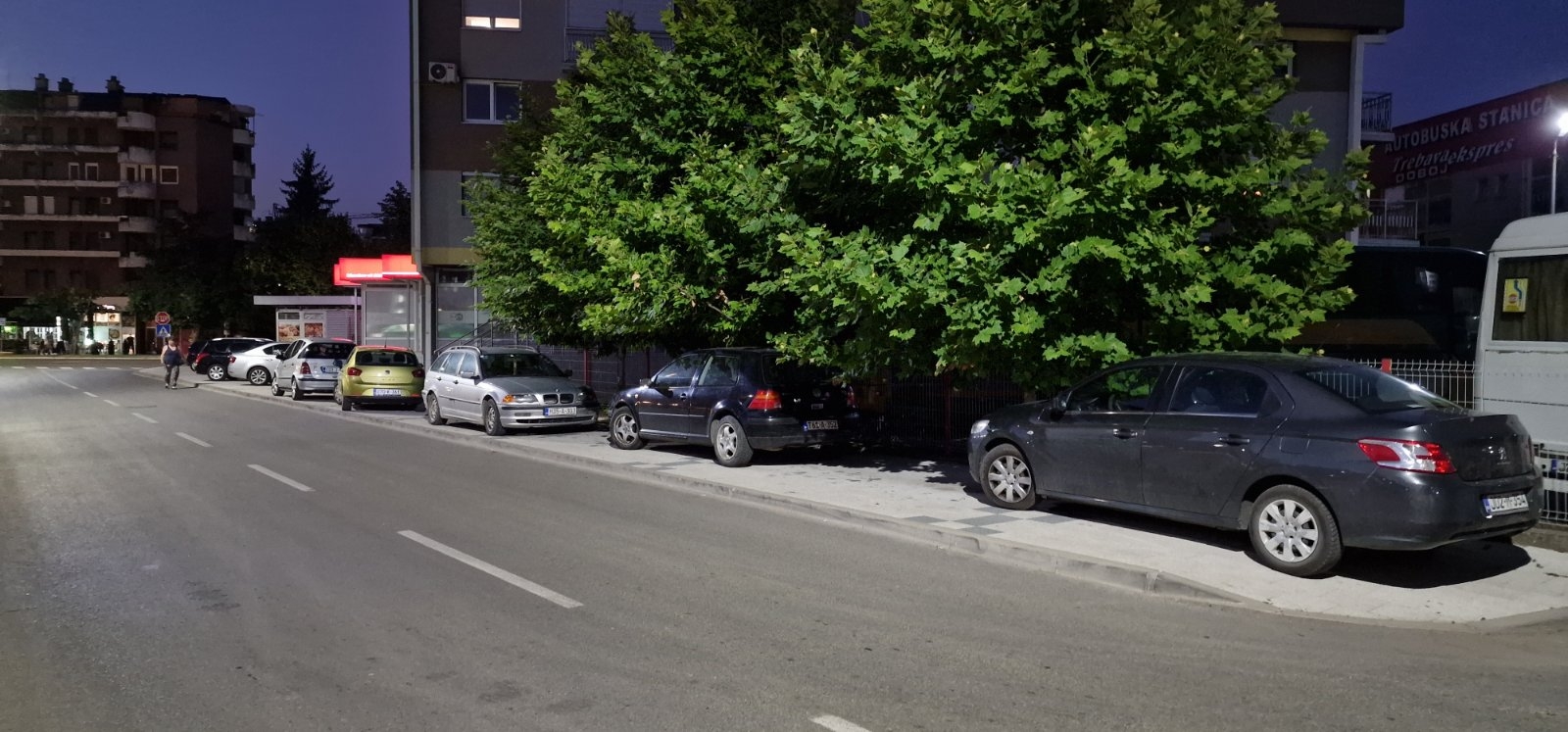 PARKING PAPAK: Bahate seljačine i lažljivi gradonačelnik (FOTO)