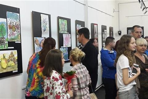 DOBOJ: Izložba polaznika škole "Pikaso" (FOTO)