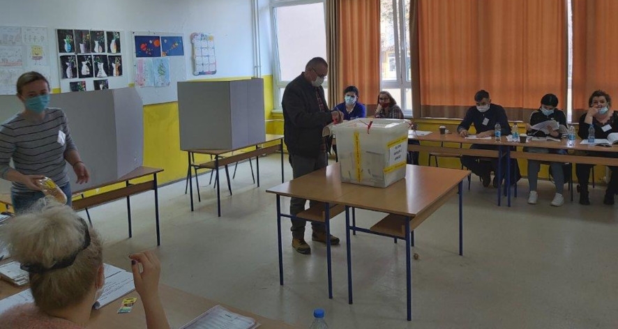DOBOJ: Deaktiviranjem naloga na društvenim mrežama politički subjekti lažnih “nestranačkih” kandidata u biračkim odborima izbjegli sankcije CIK-a