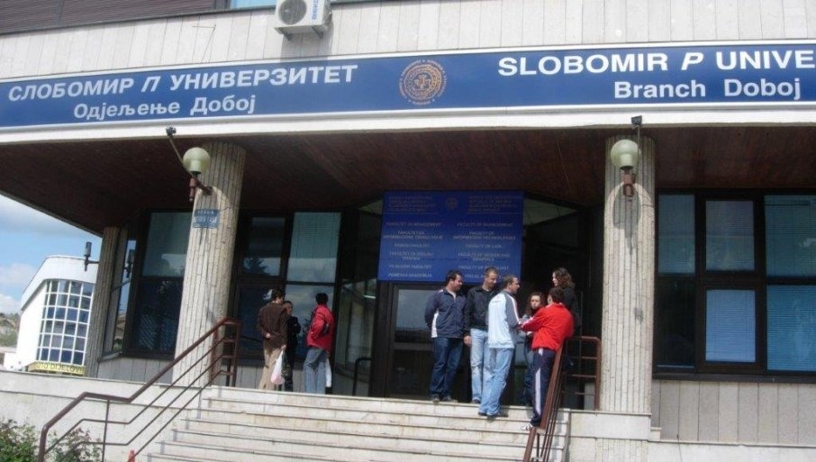 PROFESORI “HVATAJU” NOVE STUDENTE! Problemi na prvom privatnom univerzitetu RS, na odeljenjima u Bijeljini i Doboju