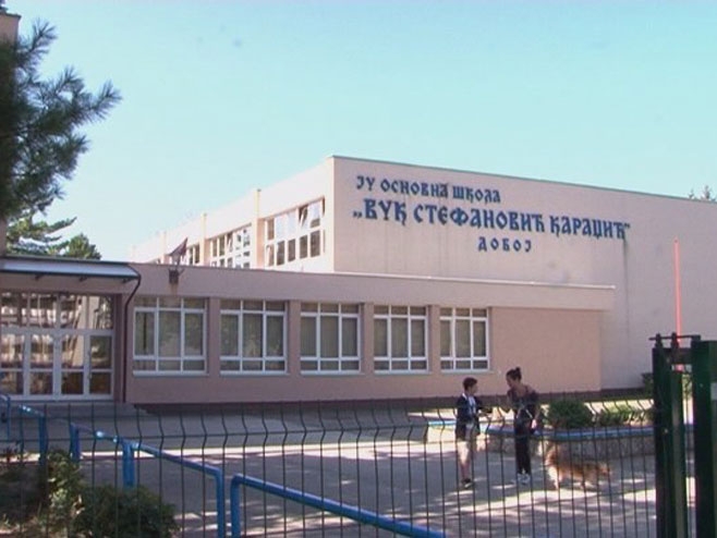 DRAMATIČAN PAD BROJA PRVAČIĆA: Samo 462 upisana u 9 škola, 3 škole bez ijednog đaka