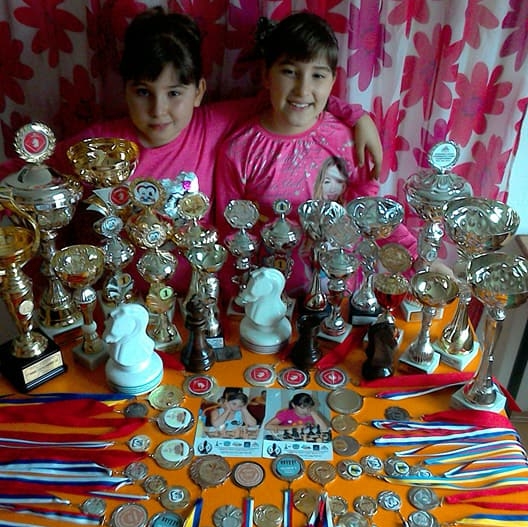 TESLIĆ: Sestre Babić po četvrti put šampionke BiH u šahu