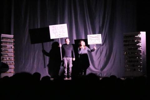 DOBOJ: Glumci iz Zagreba odigrali predstavu "Za umrijet od smijeha"