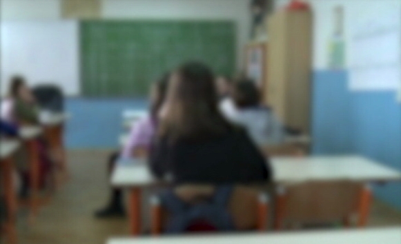 Maloljetnička trudnoća iznova šokira javnosti, struka krivi roditelje (VIDEO)