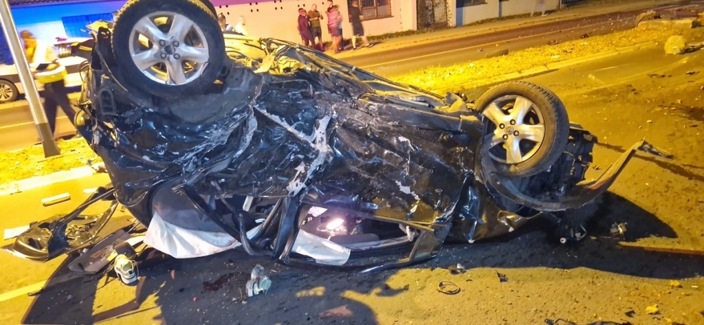 NESREĆA U TUZLI: Sedmero povrijeđenih, od toga pet teško, vatrogasci ih vadili iz smrskanih automobila