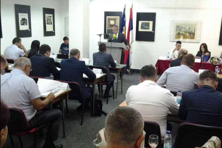 DOBOJ: Odbornici zasjedali u Umjetničkoj galeriji
