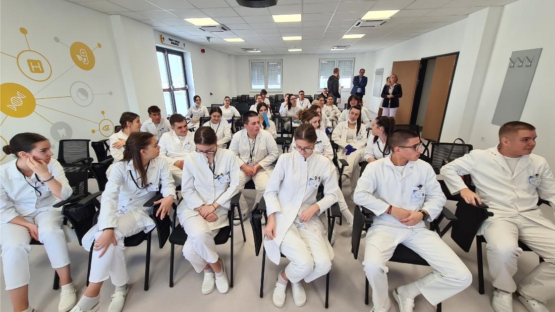 DOBOJ: Učenici Medicinske škole počeli sa praksom u novom objektu bolnice