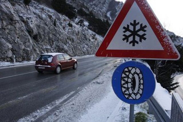 PUTEVI: Saobraćaj usporen zbog snijega i poledice