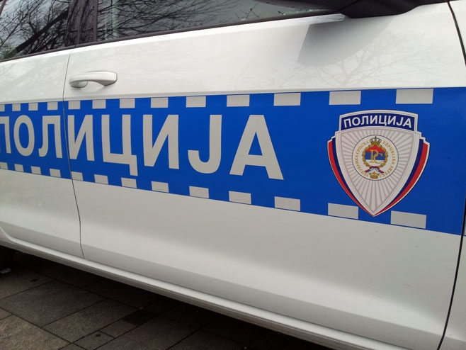 DOBOJ: Nepoznato lice oštetilo "folksvagen tiguan" i "škodu"