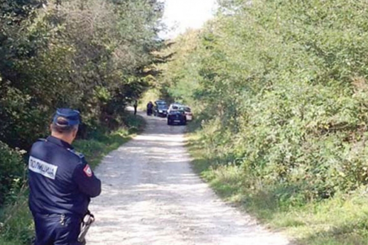 KRVAVI SUKOB ČETVORICE MLADIĆA U DOBOJU: Nož u leđa zbog cure