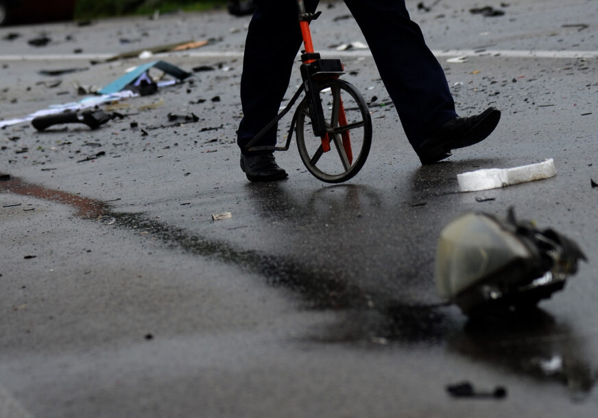 STRAVIČNA NESREĆA KOD PRNJAVORA: U sudaru sa "pežoom", poginuo motorista iz Stanara