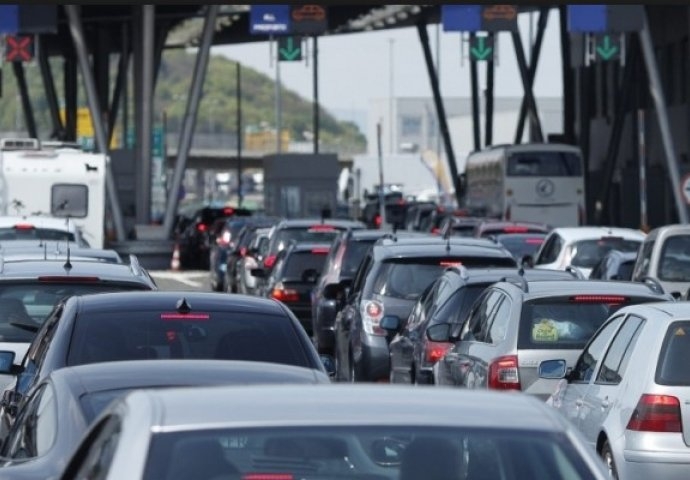 PUTEVI: Pojačan saobraćaj prema graničnim prelazima na sjeveru