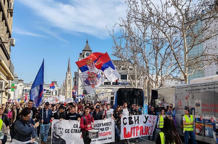GENERALNI ŠTRAJK PARALISAO SRBIJU: Studenti, profesori i građani na ulicama (VIDEO)
