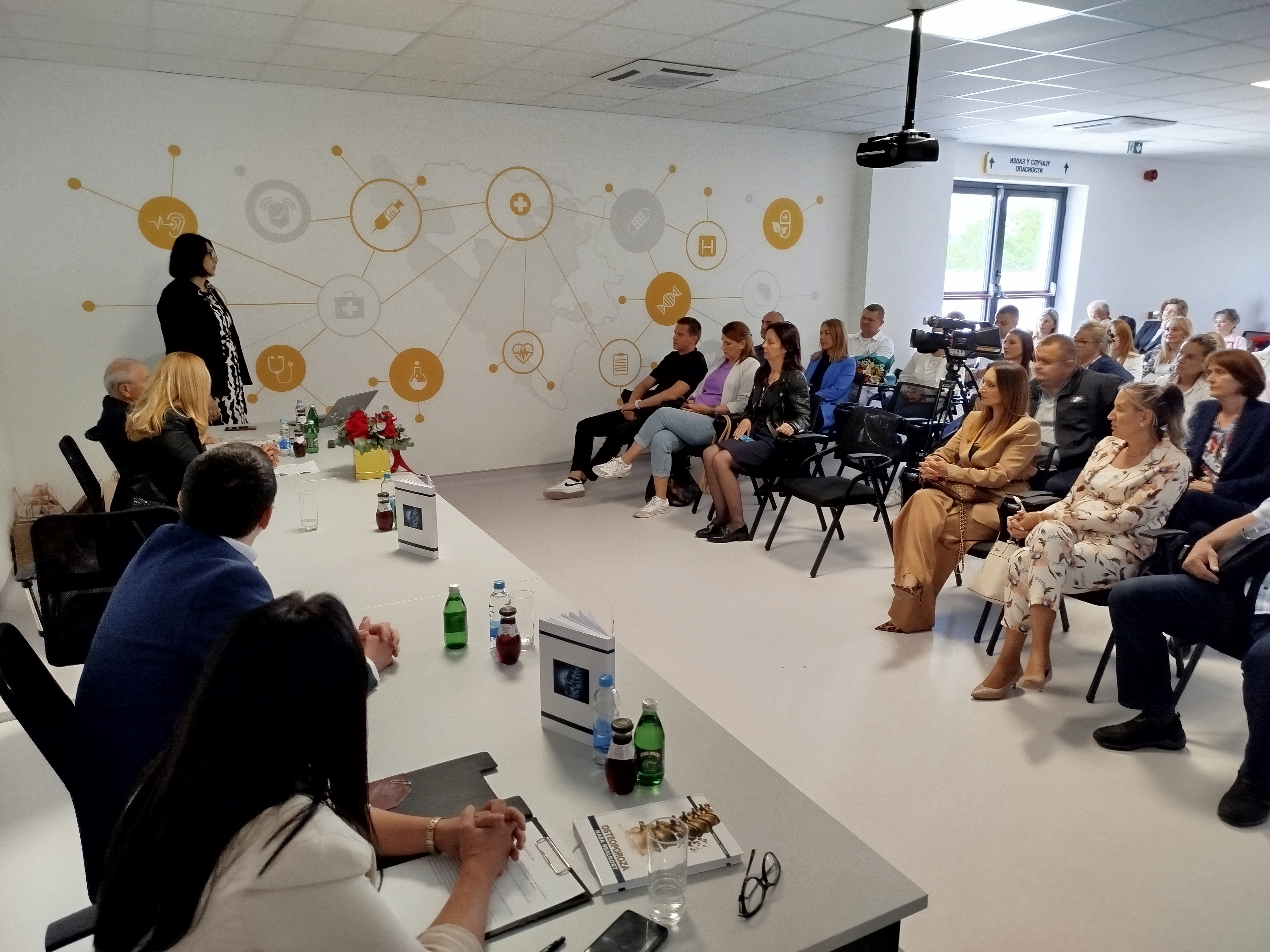 DOBOJ: Promovisana knjiga „Osteoporoza – naša realnost“ prim. dr Aleksandre Hadžiavdić