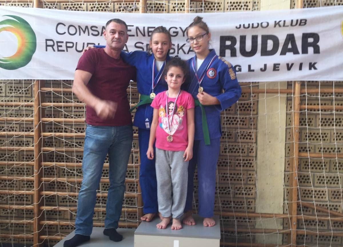 DOBOJ: Tri takmičarke, tri medalje za "Athlete M" u Ugljeviku (FOTO)