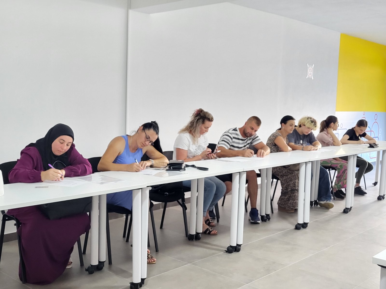 DOBOJ: Fondacija Hastor potpisala ugovore sa novim stipendistima